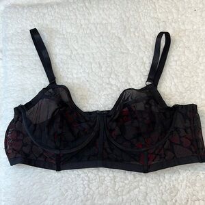 Torrid Curves Underwire See-Thru netting with hearts Bra Size 1. EUC.